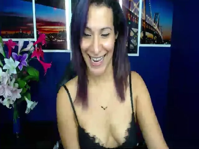 Live sex webcam photo for Infernalsexx #254350181