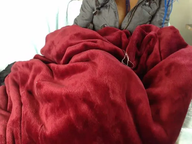 Live sex webcam photo for KissMoline #254104784