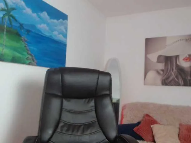 Live sex webcam photo for Evelyn7 #241291518