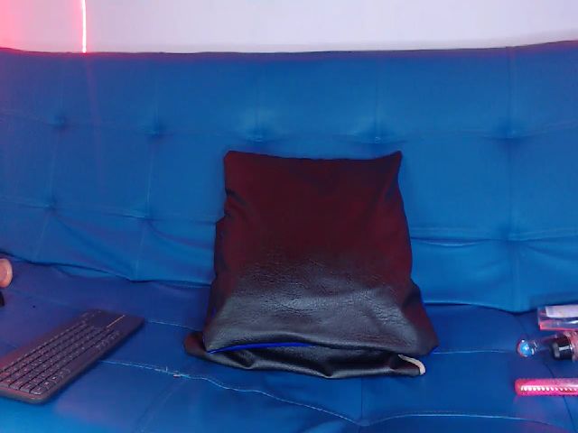 Live sex webcam photo for CrystalJoness #255490024