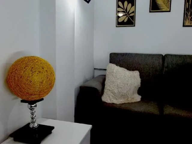 Live sex webcam photo for Samantha-Thom #249596819