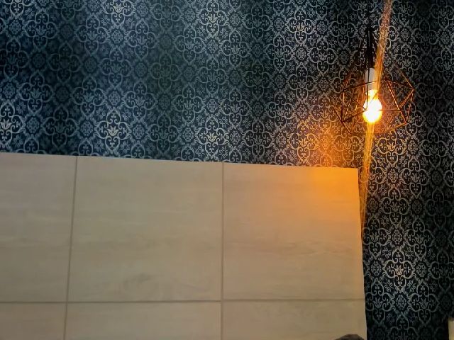 Live sex webcam photo for Sexxygirl18x #265344688