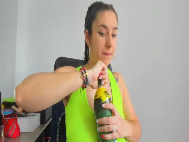 Live sex webcam photo for Wondertitsxxx #254264311