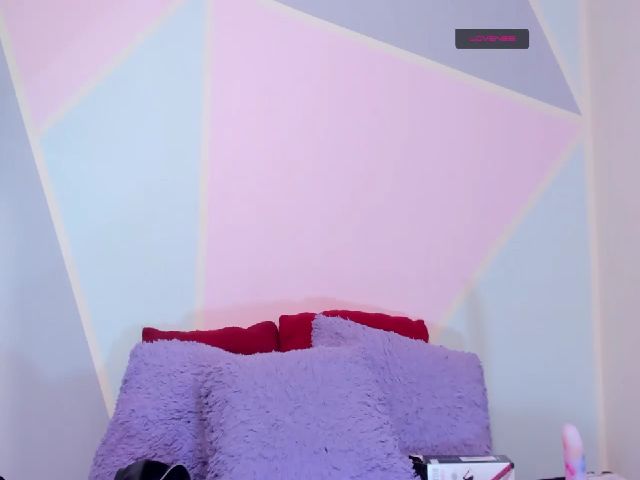 Live sex webcam photo for Violetatoo #264738392