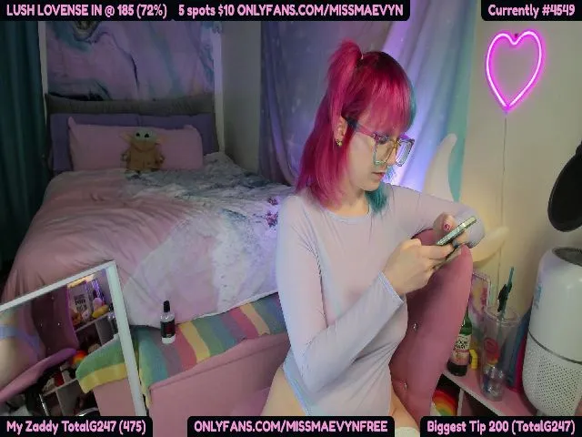 Live sex webcam photo for MissMaevyn #261842015