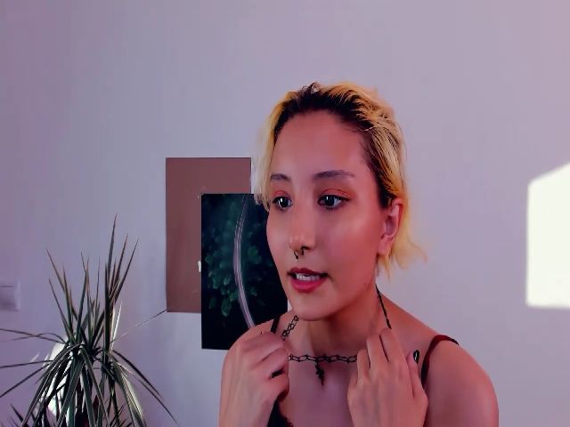 Live sex webcam photo for KarenIo #253440463