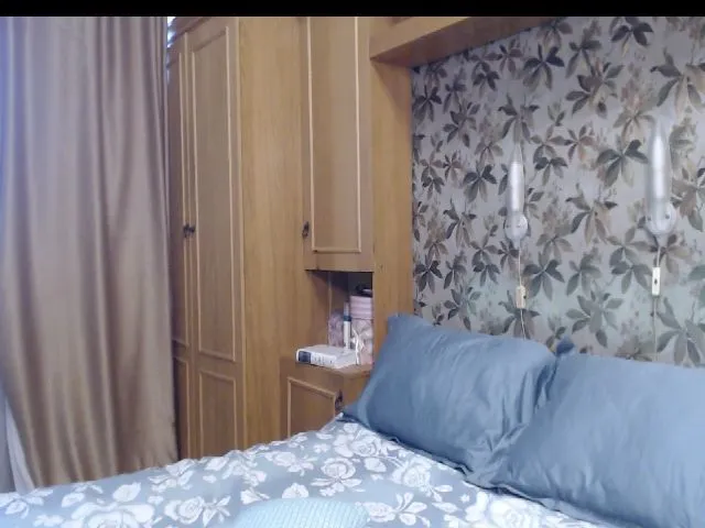 Live sex webcam photo for AizaRae #254202107