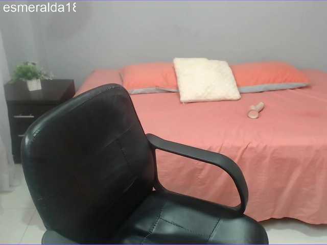 Live sex webcam photo for esmeralda-t #242752111