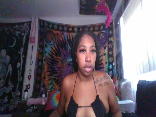 Live sex webcam photo for hennyhoneypot #256098173