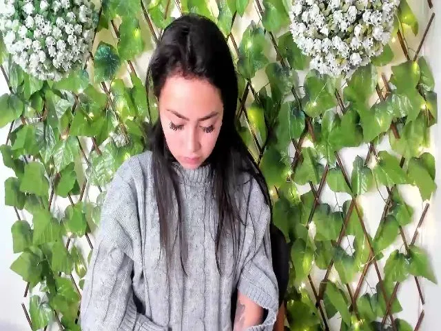 Live sex webcam photo for Holly_rosee #253832183