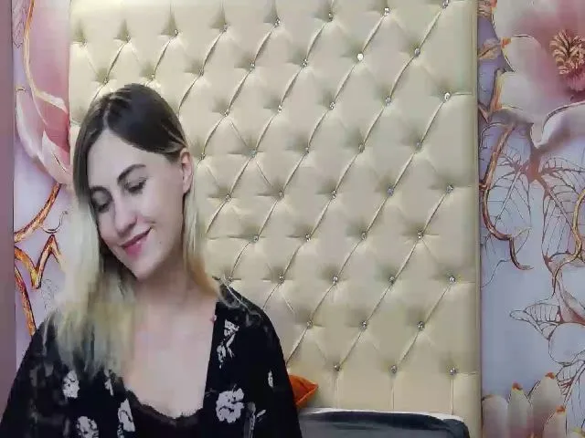 Live sex webcam photo for KristyWalsh #263944849