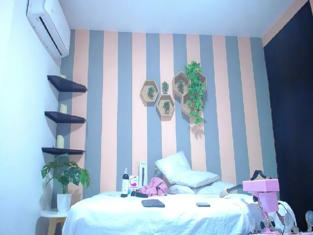 Live sex webcam photo for Aleja_10 #259564957