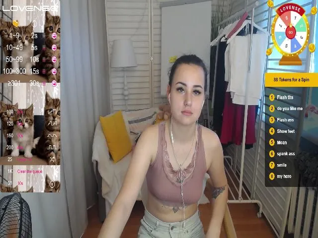 Live sex webcam photo for StayWild21 #254741738