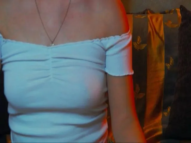 Live sex webcam photo for AyleenRosie #253052118