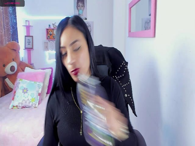 Live sex webcam photo for Paulina2700 #254838472