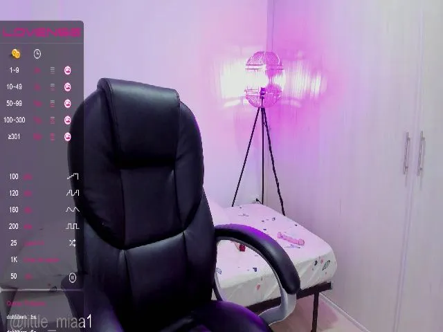 Live sex webcam photo for Little_Miaa1 #259772003