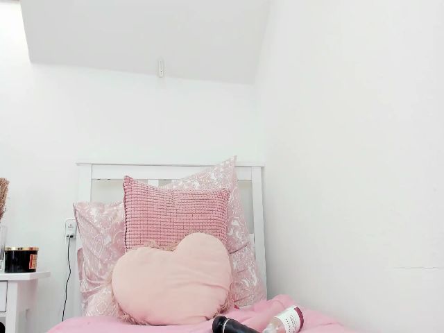 Live sex webcam photo for AshleyJohnes #253313694