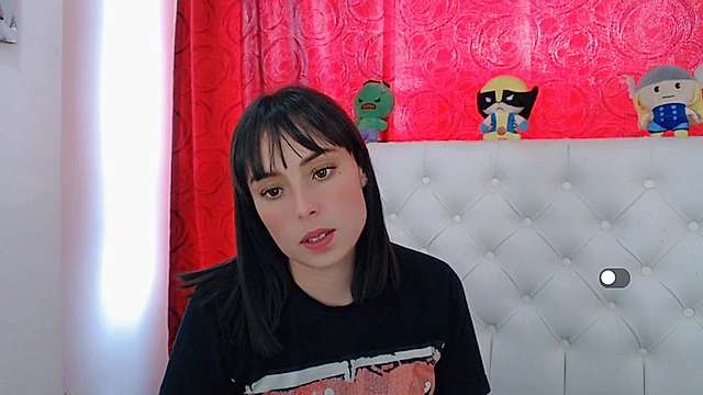 Live sex webcam photo for Camiladekker42 #245075073