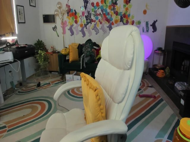 Live sex webcam photo for HempleyJones #260317918