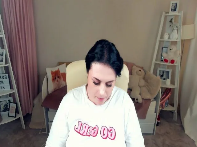 Live sex webcam photo for SerahMirabeli #264861309