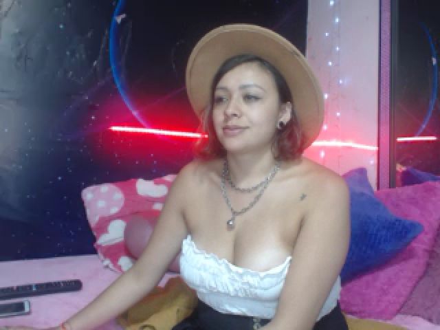 Live sex webcam photo for Emily_sweet2 #255758994
