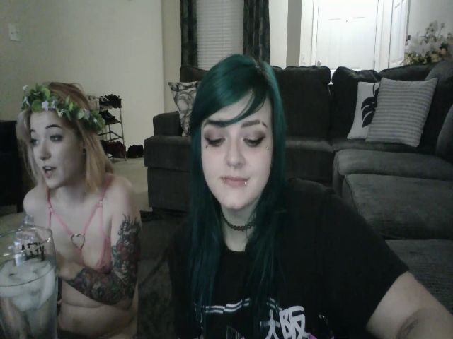 Live sex webcam photo for FloraSky #263010591