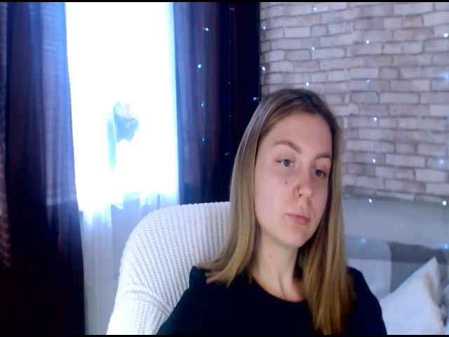 Live sex webcam photo for CumMeaRiver #253300196