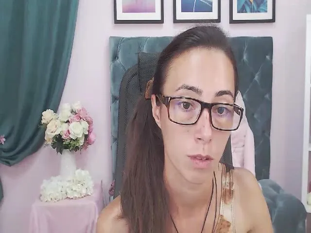 Live sex webcam photo for amyjune01 #264193245