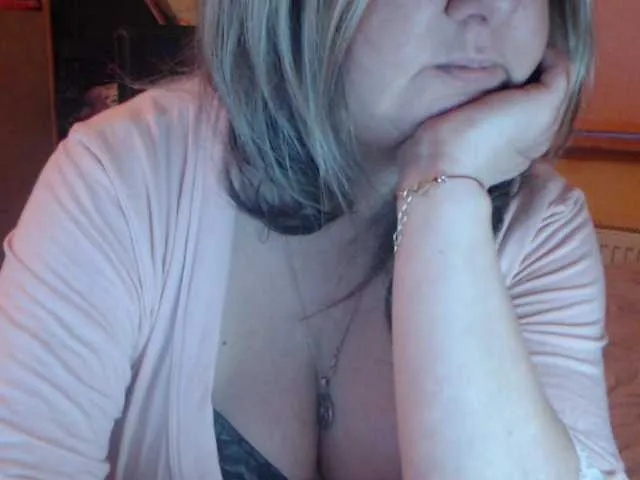 Live sex webcam photo for SecretDoll30 #241035760