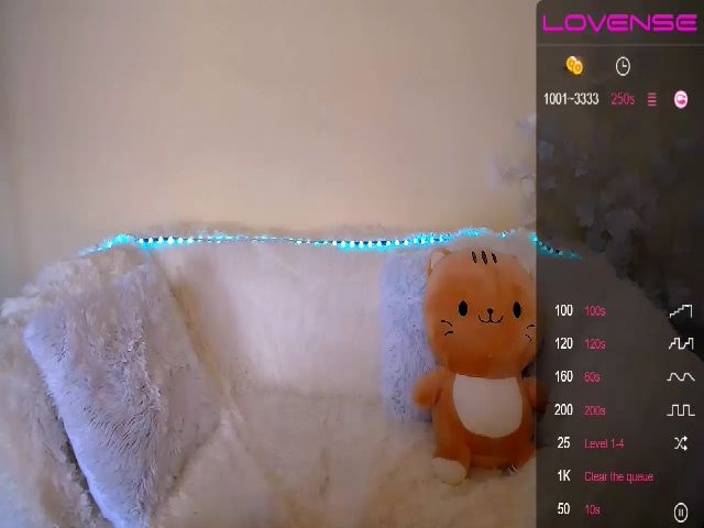 Live sex webcam photo for HarleyQuinnX_ #265530936