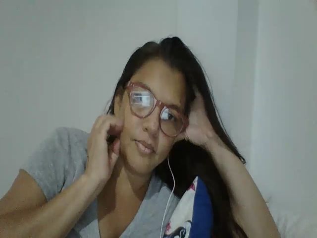 Live sex webcam photo for SweetLola01 #252978753