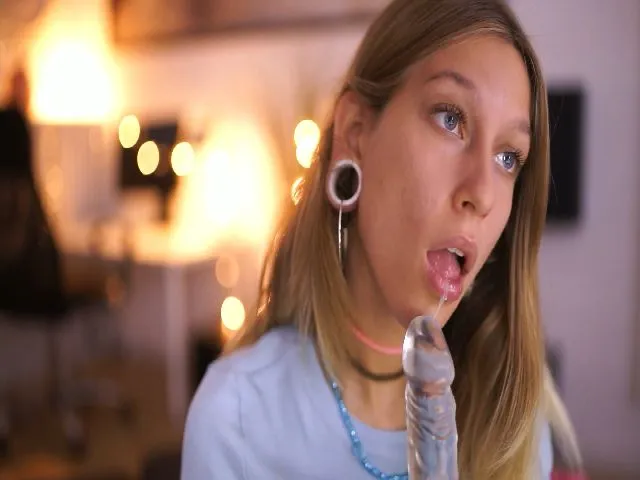 Live sex webcam photo for Poppyes #263117594