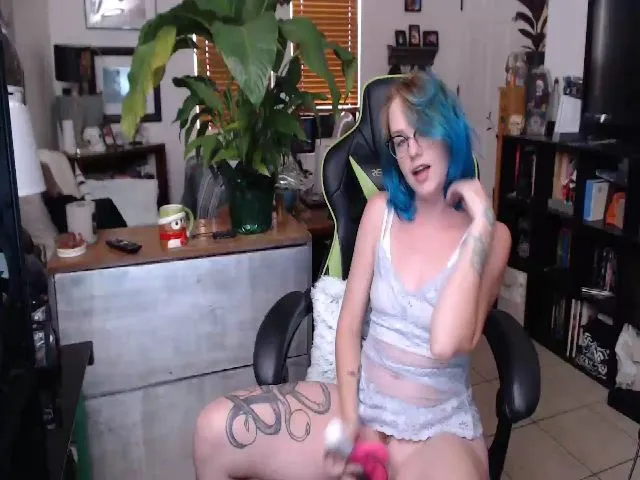Live sex webcam photo for KinzySuicide #263208760