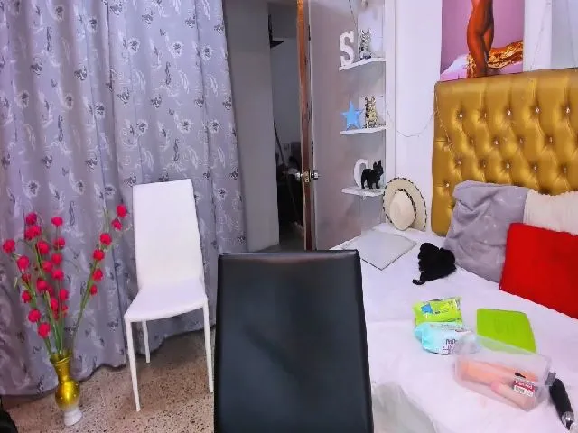 Live sex webcam photo for Emilly_harper #262622080