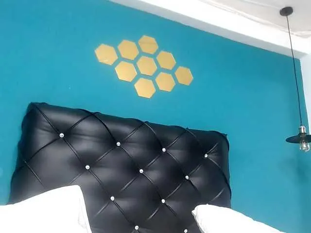 Live sex webcam photo for vanesa-diaz #241331781