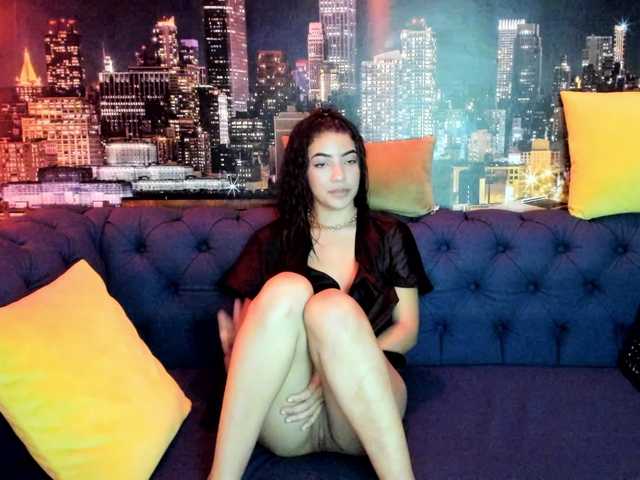 Live sex webcam photo for Roger1Juliet #247791444