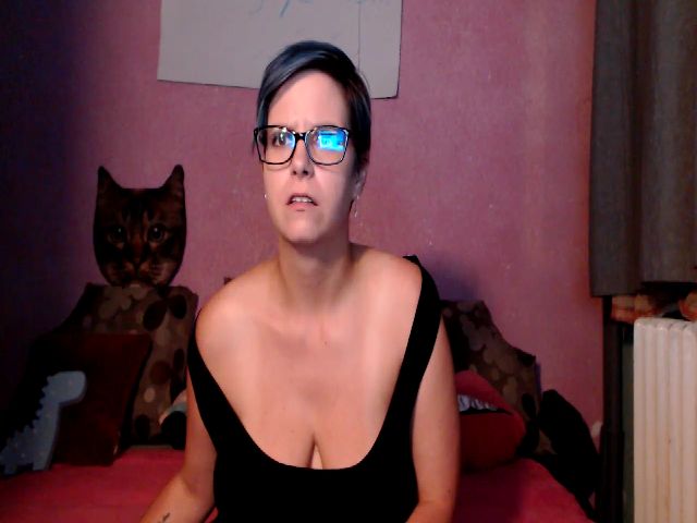 Live sex webcam photo for IamMiky #252674800