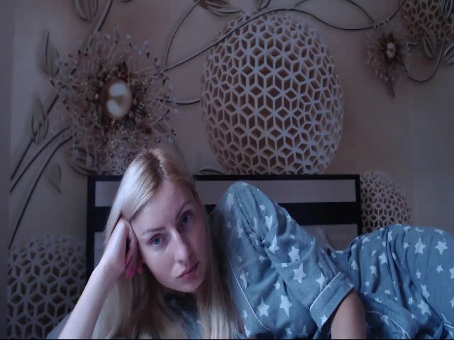 Live sex webcam photo for MeltingJulia #260043338