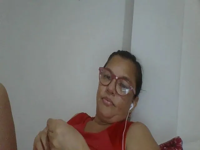 Live sex webcam photo for SweetLola01 #254981621