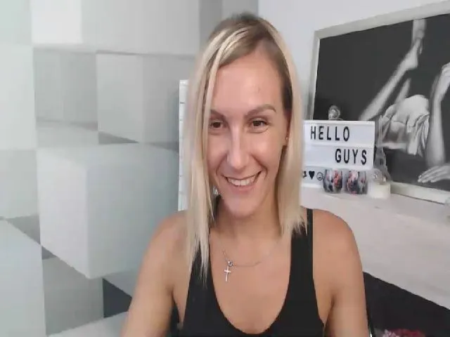 Live sex webcam photo for MiliEsiens #253021561