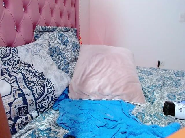 Live sex webcam photo for Esstefania #256413507