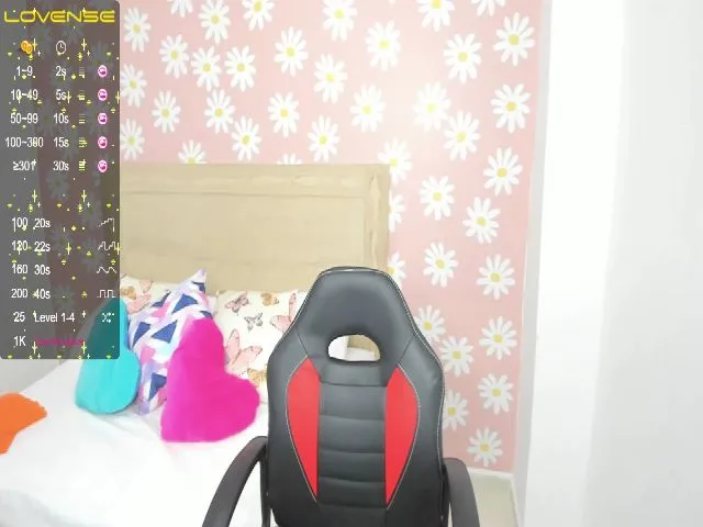Live sex webcam photo for Nathalia_44 #261096179