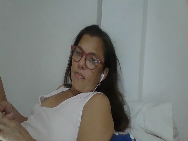 Live sex webcam photo for SweetLola01 #262464906