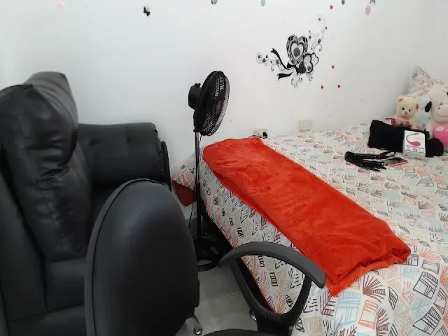 Live sex webcam photo for BriannySmith #265420827
