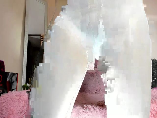 Live sex webcam photo for Prettyhoney19 #254244439