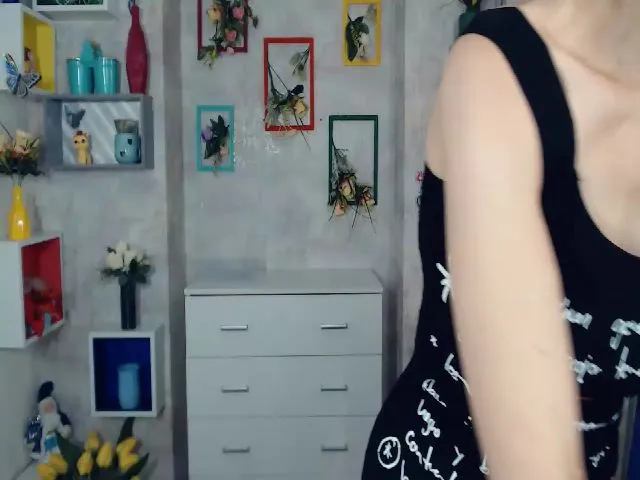 Live sex webcam photo for Greybunny #253375602