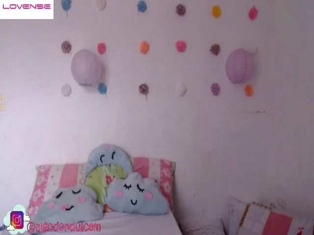 Live sex webcam photo for Em_aa #257703201