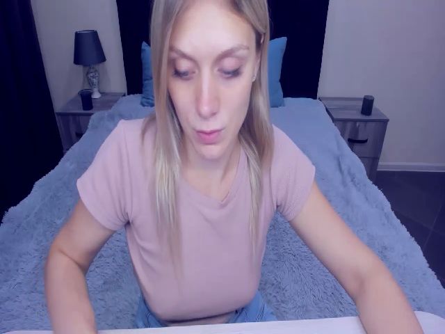 Live sex webcam photo for MeganKind #260038940