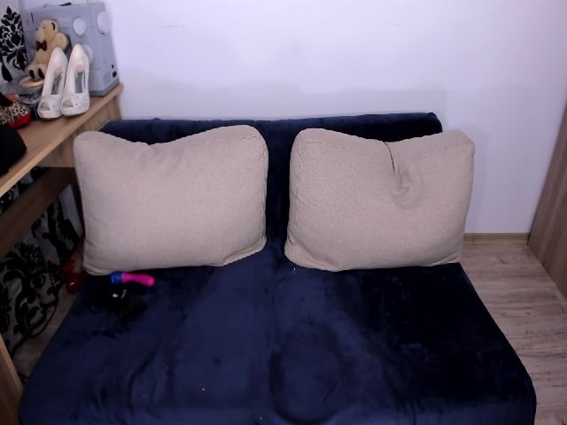 Live sex webcam photo for Charlotte4u #253129942