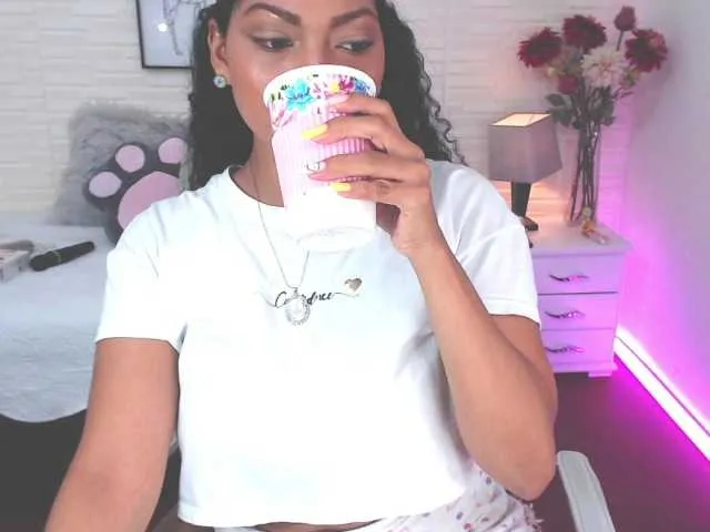 Live sex webcam photo for Lupe-blue #245259699